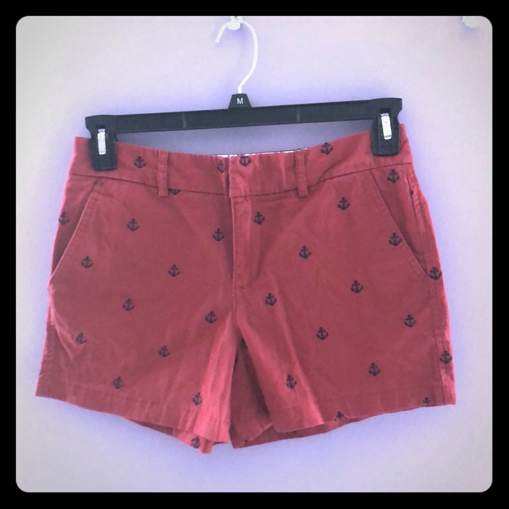 Shorts with anchor print.